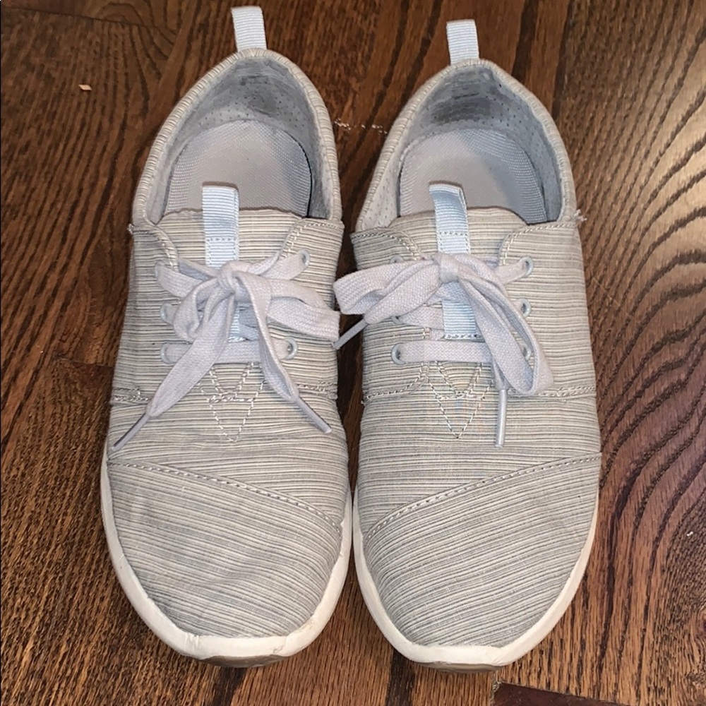 Toms sneakers